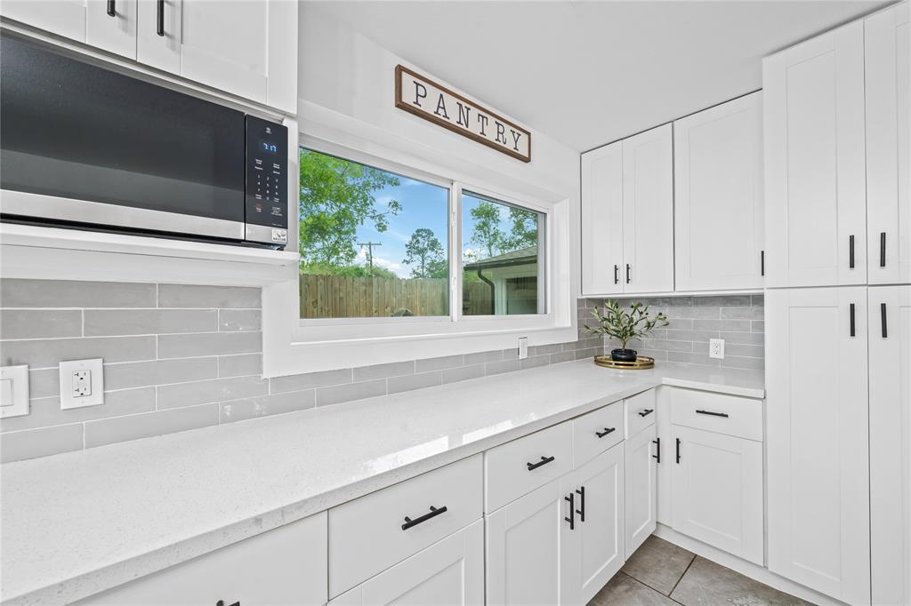1206 Timber Ln Ln, Friendswood, Texas image 12