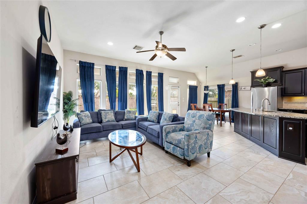 2991 Woodson Terrace Lane, Pearland, Texas image 7
