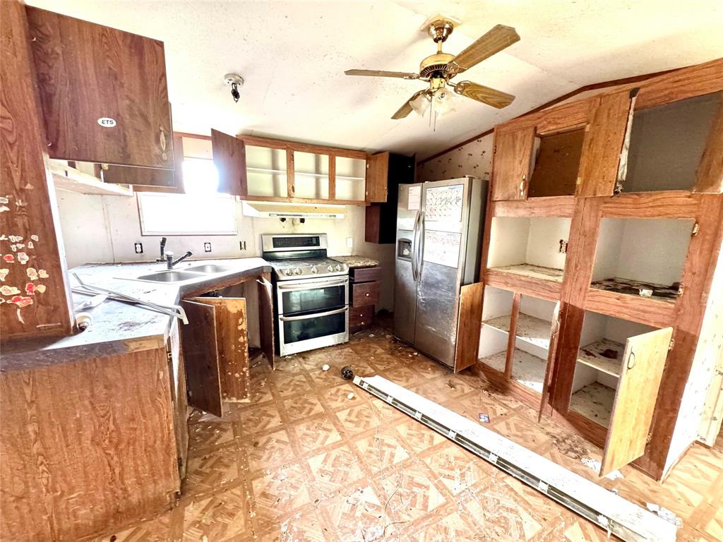 2534 County Road 146, Alvin, Texas image 5