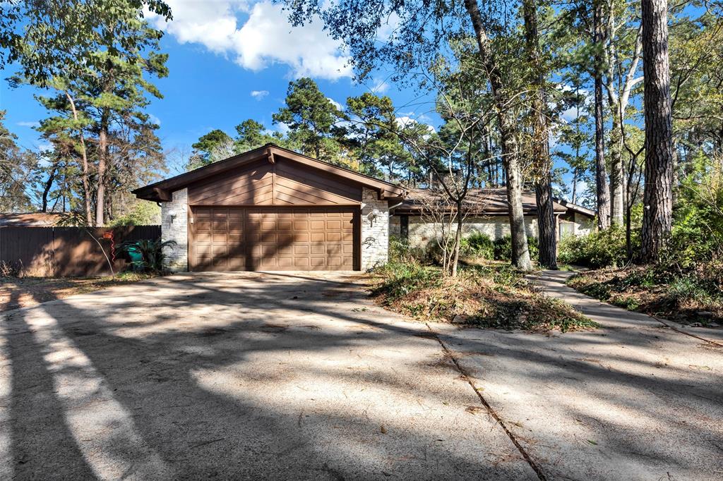 207 Wroxton Drive, Conroe, Texas image 42