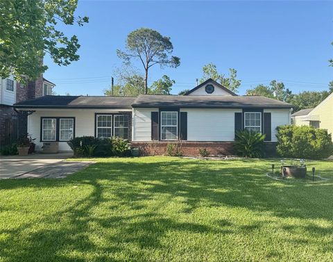 4922 Beech Street Bellaire TX 77401