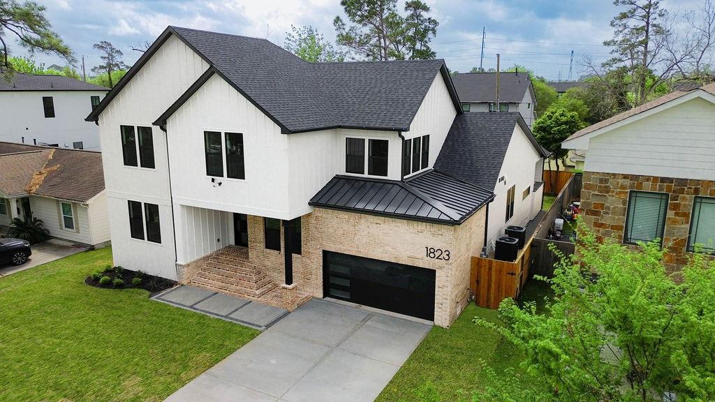 1823 Ebony Ln