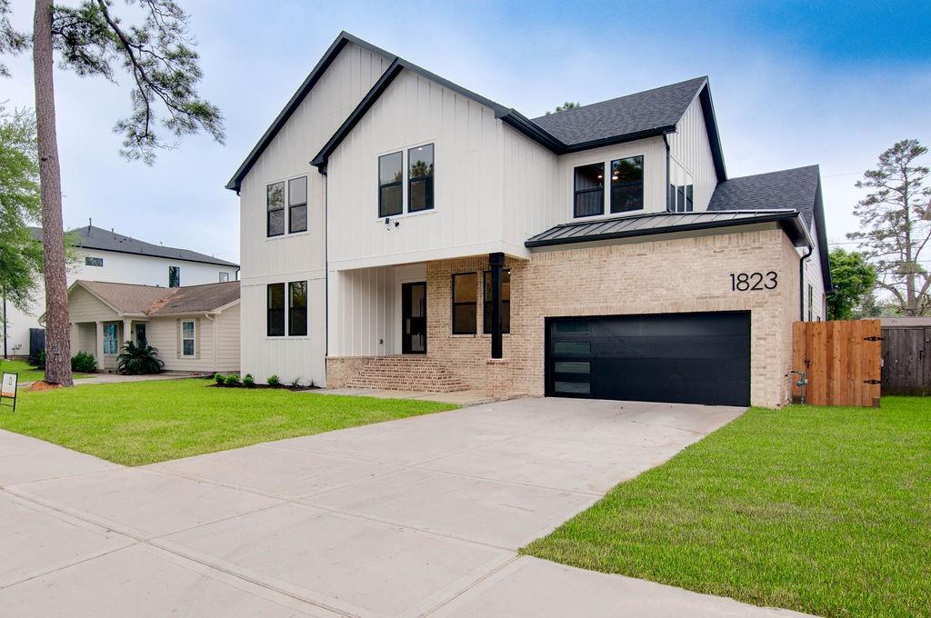 1823 Ebony Ln