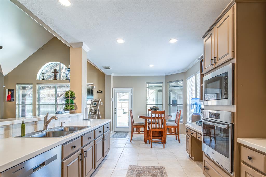 3004 Autumn Park Court, Friendswood, Texas image 9
