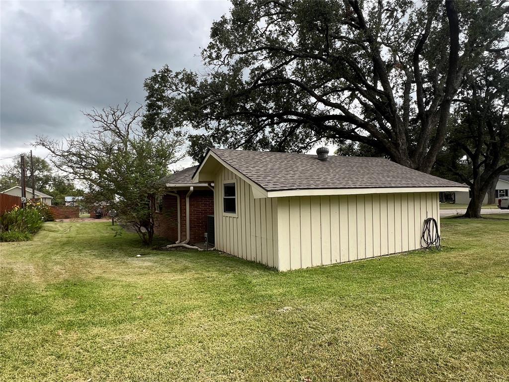 432 S Holland Street, Bellville, Texas image 12