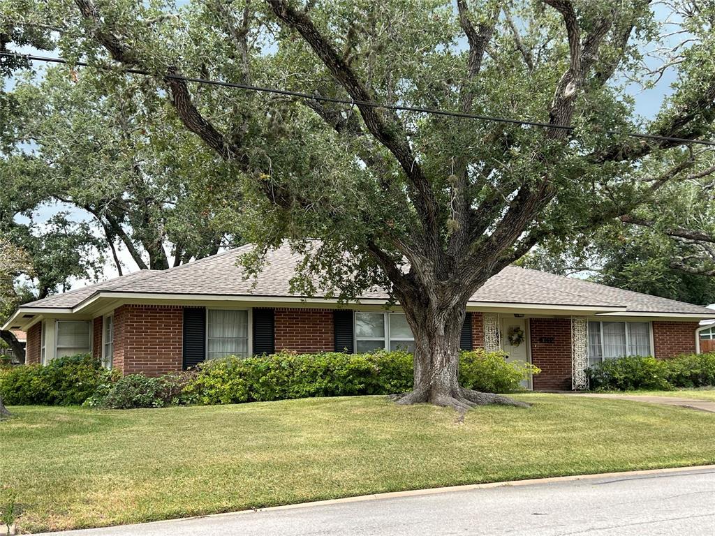 432 S Holland Street, Bellville, Texas image 1