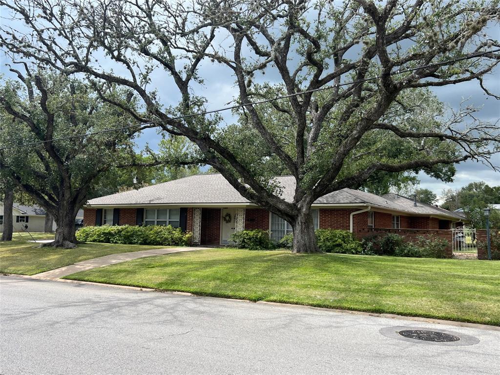 432 S Holland Street, Bellville, Texas image 17