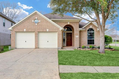 Photo of 431 Cardinal Oaks Ln, League City, TX 77565 (MLS # 71288956)