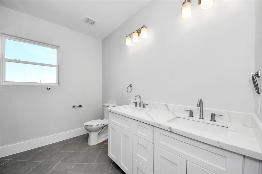 232 San Jacinto St, La Porte, Texas image 30