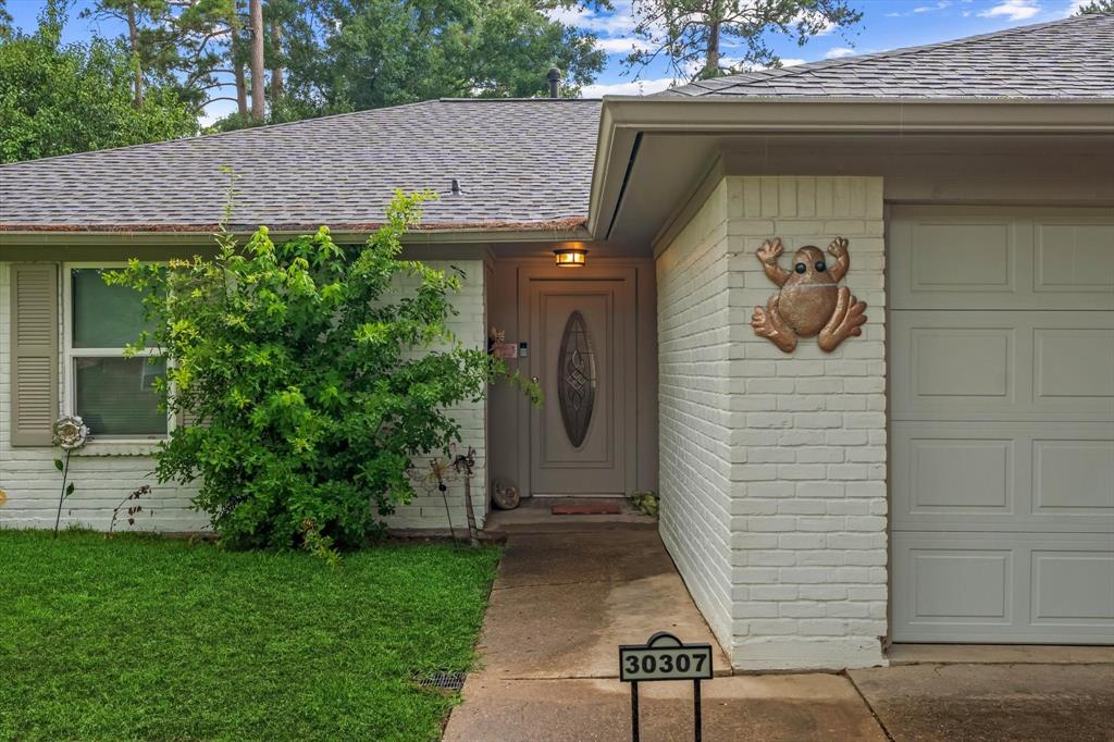 30307 Thorsby Drive, Spring, Texas image 2
