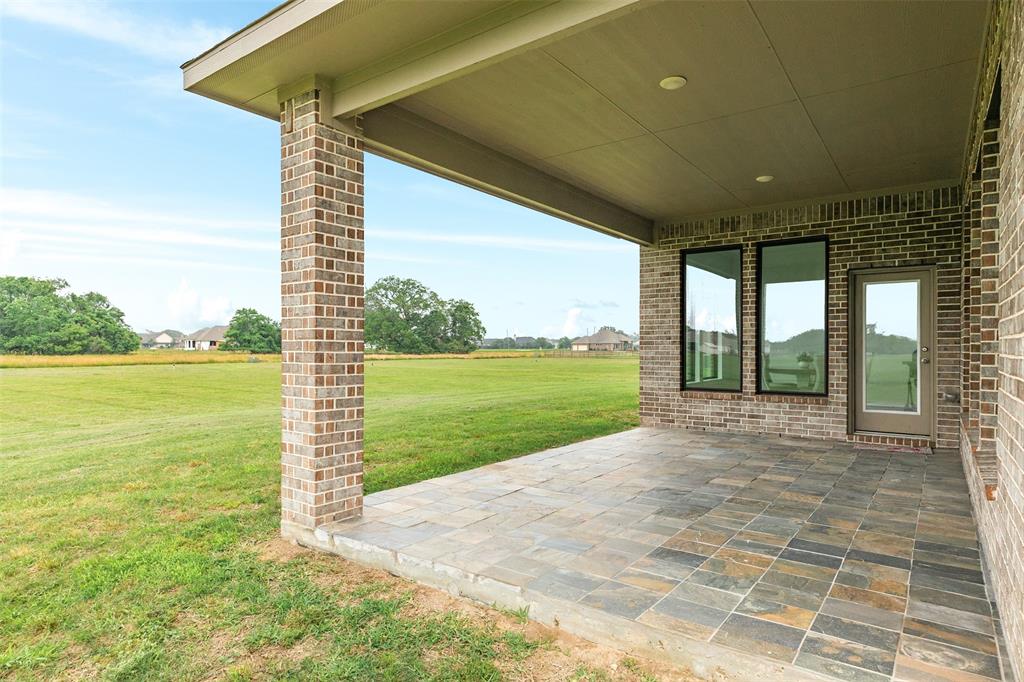 715 Lakeland Circle, Rosharon, Texas image 9