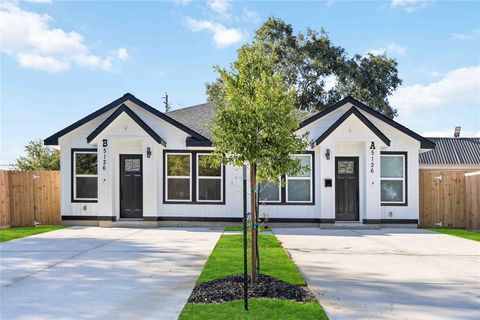 Photo of 5126 Pershing Street #A, Houston, TX 77033 (MLS # 38505774) Photo of 5126 Pershing Street #A, Houston, TX 77033 (MLS # 38505774)