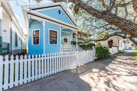 Single Family Residence in Galveston TX 2021 Avenue O 1/2 38.jpg