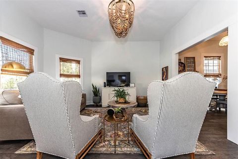 Single Family Residence in Galveston TX 2021 Avenue O 1/2 3.jpg