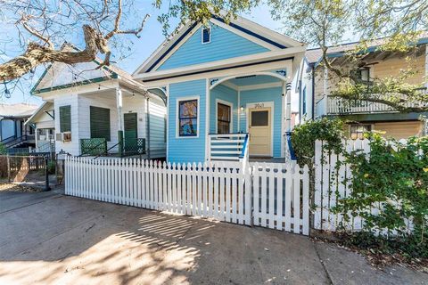 Single Family Residence in Galveston TX 2021 Avenue O 1/2 37.jpg
