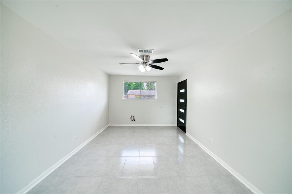 819 Knob Hollow Street, Channelview, Texas image 3