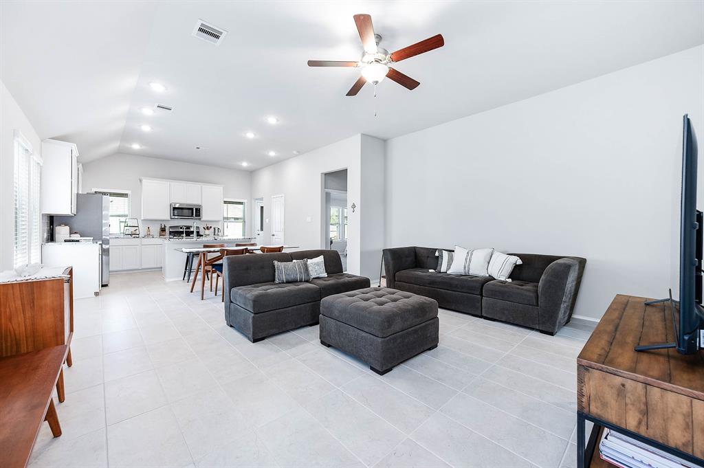 property-search 3 2011 Oak Leaf Court