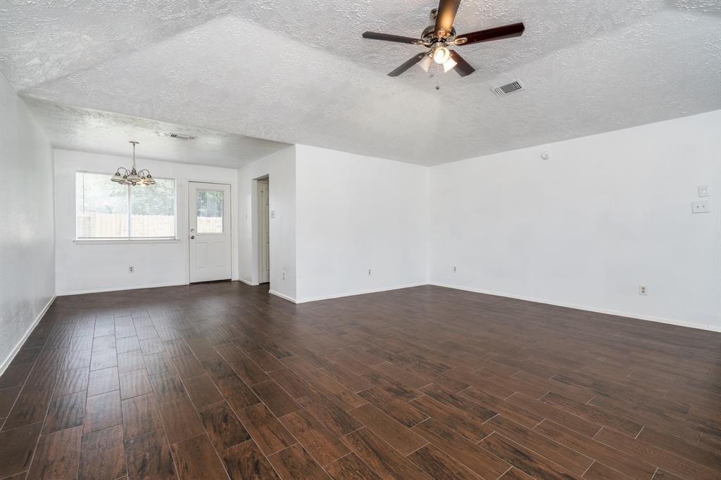 2047 Highcrest Drive, Missouri City, Texas image 4