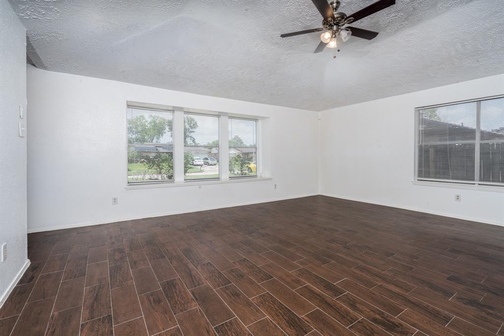 2047 Highcrest Drive, Missouri City, Texas image 9