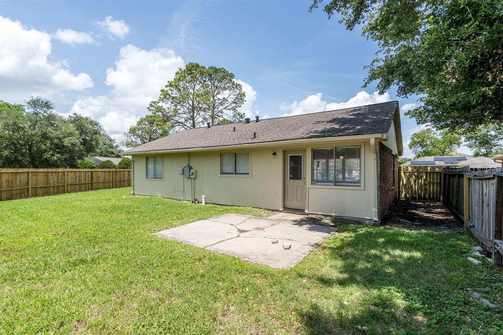 2047 Highcrest Drive, Missouri City, Texas image 3