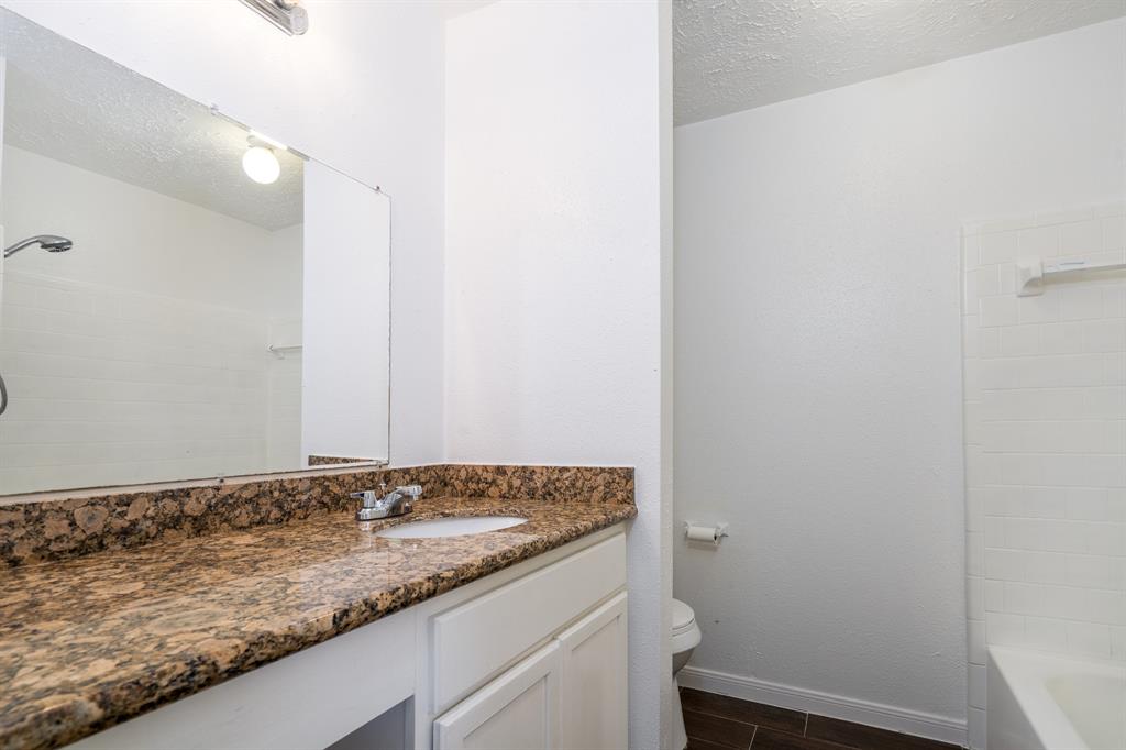 2047 Highcrest Drive, Missouri City, Texas image 14
