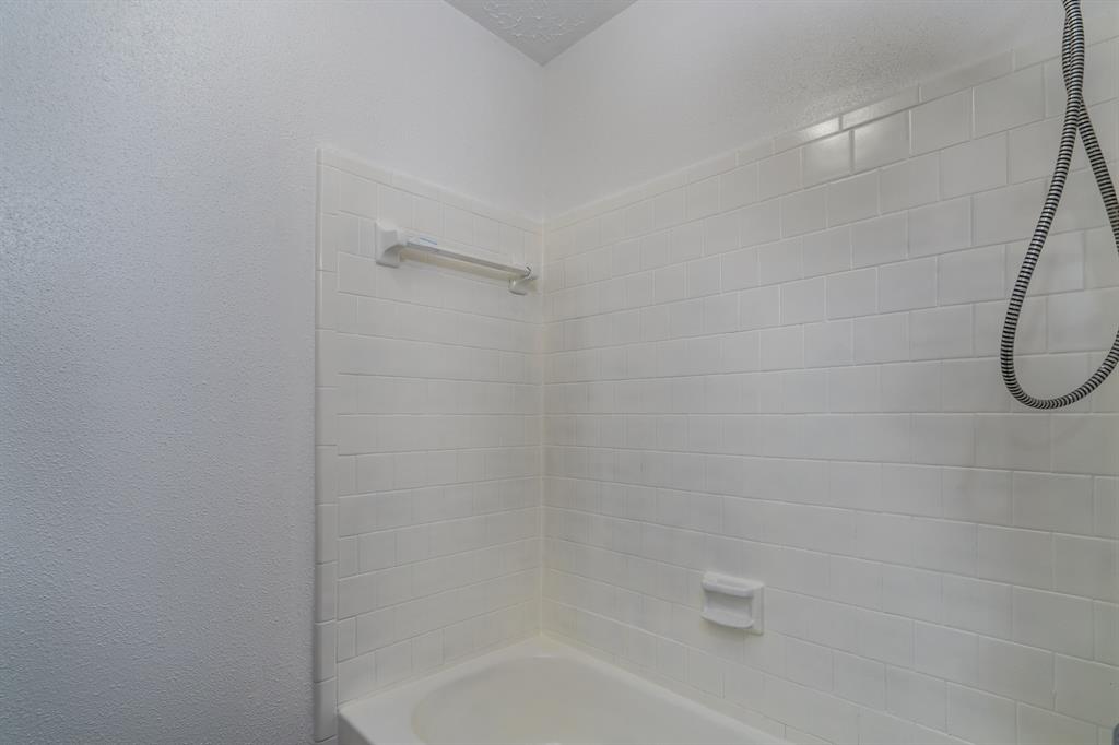2047 Highcrest Drive, Missouri City, Texas image 15