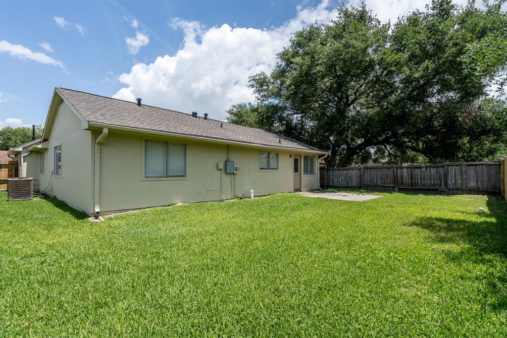 2047 Highcrest Drive, Missouri City, Texas image 23
