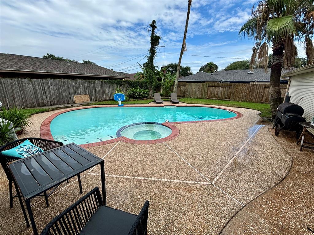 2526 Gerol Circle, Galveston, Texas image 18