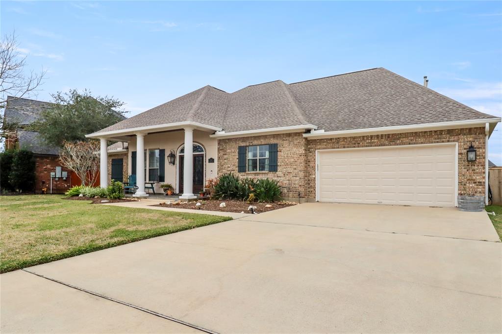 53 Deerwood Court, Lake Jackson, Texas image 4