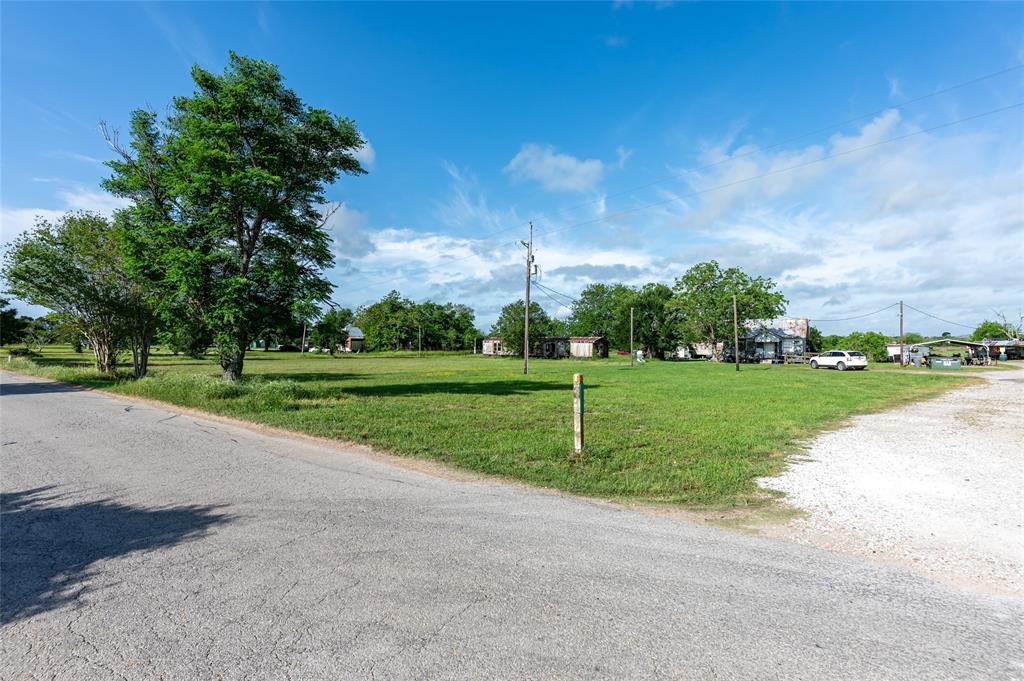 6936 Love Road, Fulshear, Texas image 2
