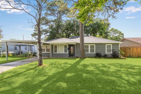 403 W Oak Street Highlands TX 77562