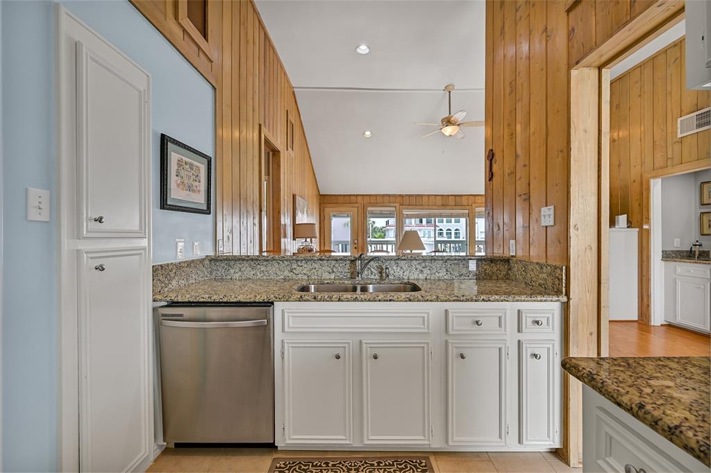 3404 Jolly Roger Circle Cir, Galveston, Texas image 9