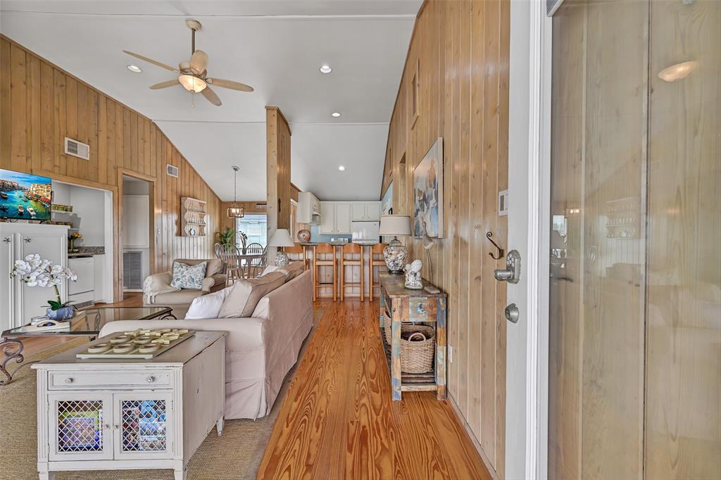 3404 Jolly Roger Circle Cir, Galveston, Texas image 2