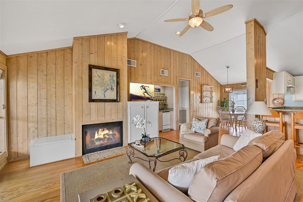 3404 Jolly Roger Circle Cir, Galveston, Texas image 3