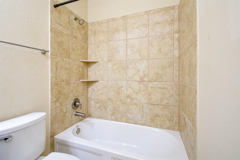 2439 Dark Elm Drive, Fresno, Texas image 24