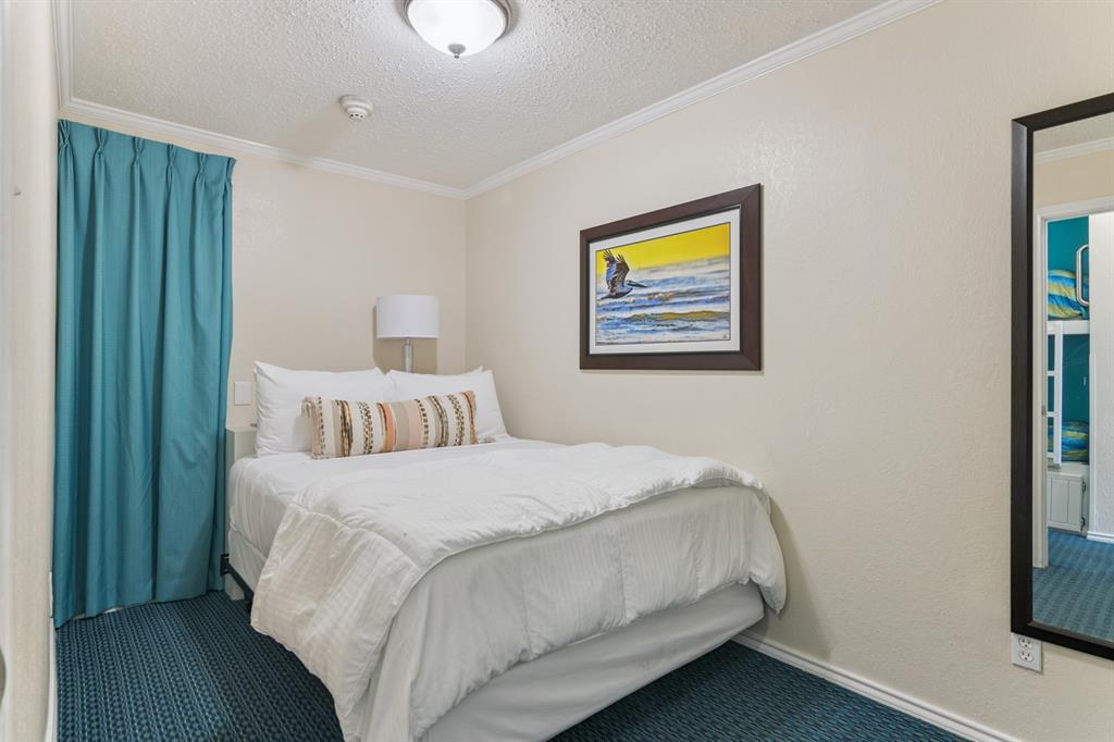6102 Seawall Boulevard 105