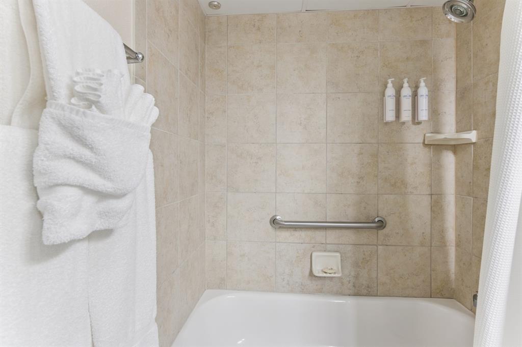 6102 Seawall Boulevard 105