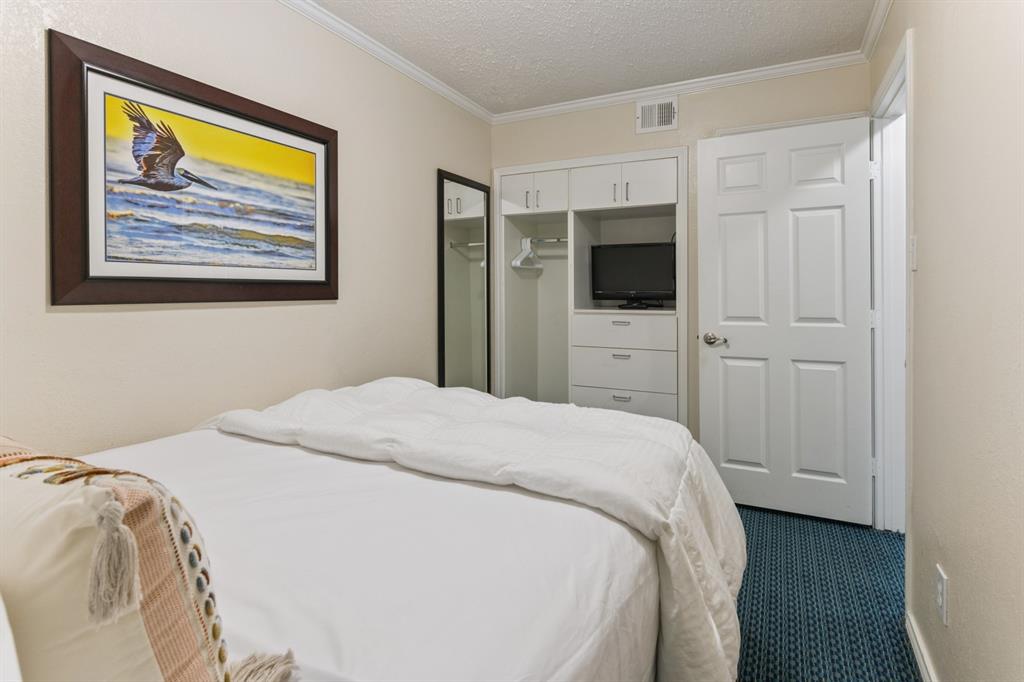 6102 Seawall Boulevard 105
