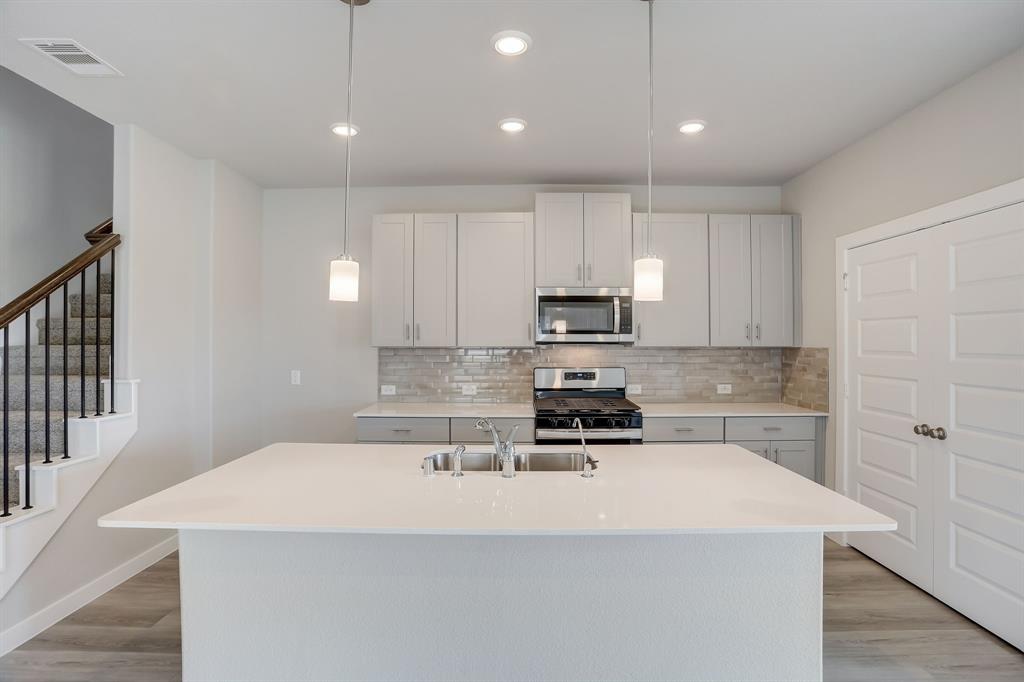 6610 Lenwood Lane, Rosharon, Texas image 2