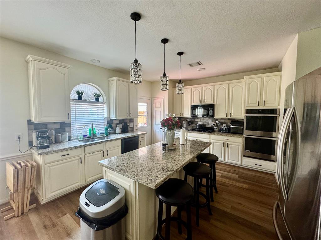 3602 Garrettsville Drive, Pearland, Texas image 9
