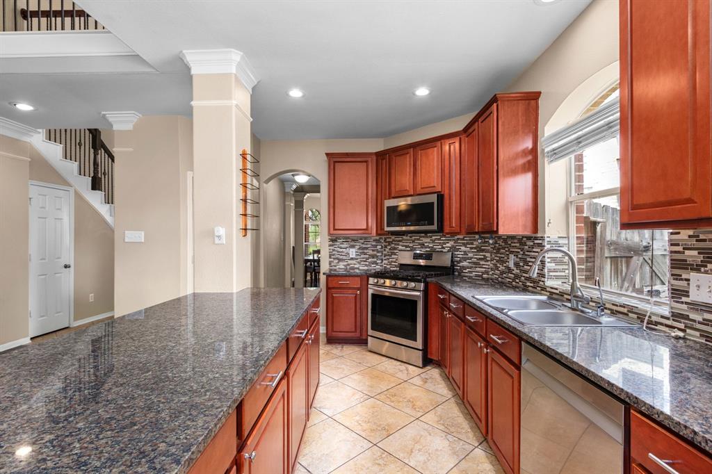 6323 Linfield Bluff Lane, Katy, Texas image 11