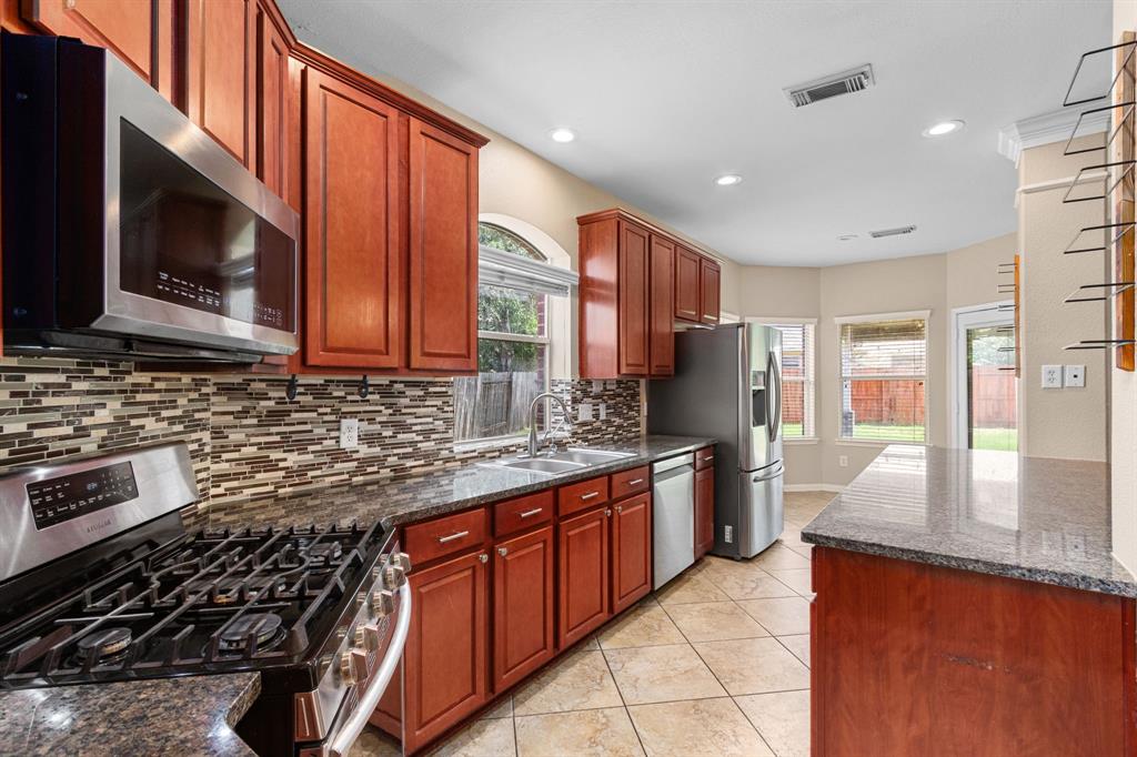 6323 Linfield Bluff Lane, Katy, Texas image 12