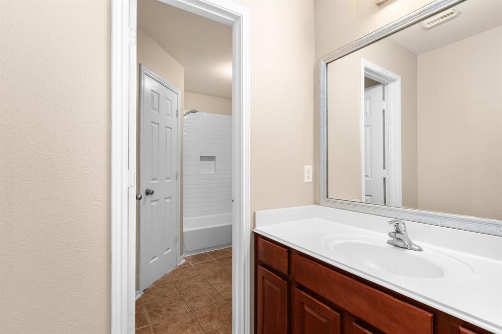 6323 Linfield Bluff Lane, Katy, Texas image 24