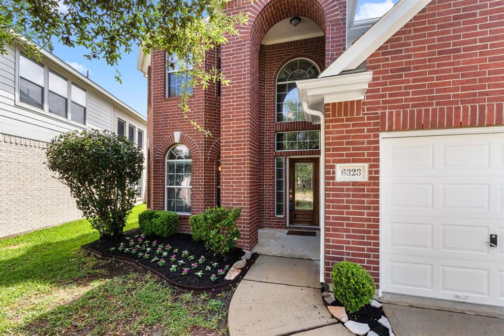 6323 Linfield Bluff Lane, Katy, Texas image 3