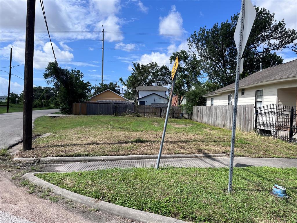809 W Hedrick Street, Houston, Texas image 3