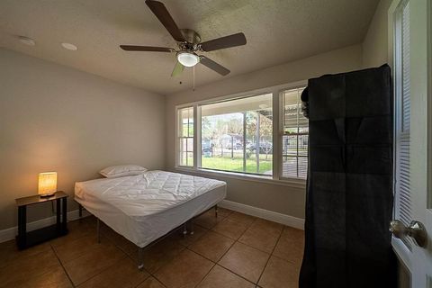 Single Family Residence in Houston TX 523 Cresline Street.jpg