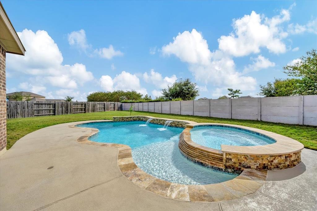 2620 Bellwick Canyon Court, Pearland, Texas image 4