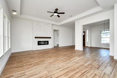 Single Family Residence in West Columbia TX 2138 Twin Lakes Blvd Blvd 7.jpg