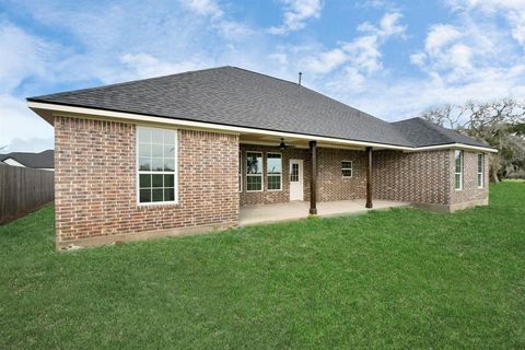 Single Family Residence in West Columbia TX 2138 Twin Lakes Blvd Blvd 35.jpg