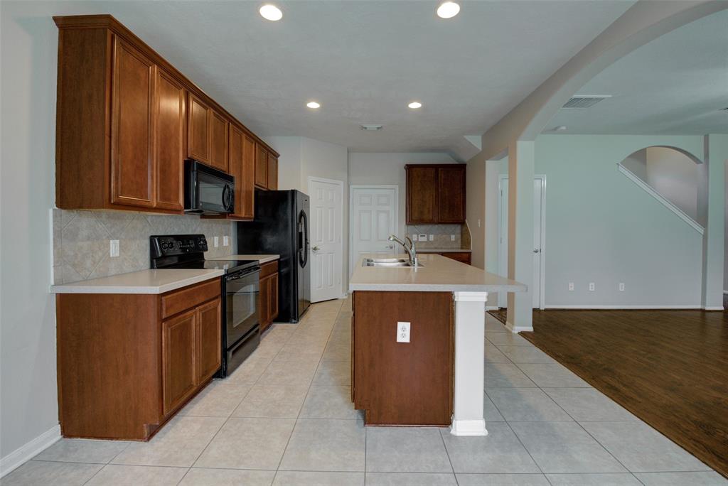 23 S Burberry Park Circle, The Woodlands, Texas image 8